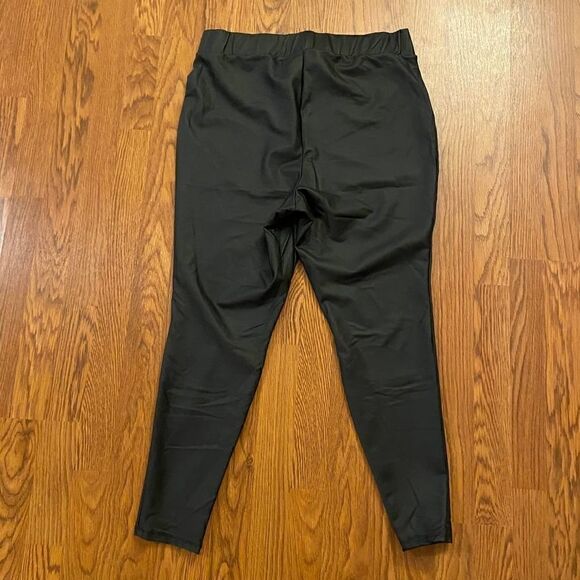 Torrid Black Faux Leather Leggings Size 2X - Picture 2 of 4